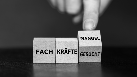 Krise in der Logistik: Lösungsansätze gegen den Mangel an Disponenten und Fahrern